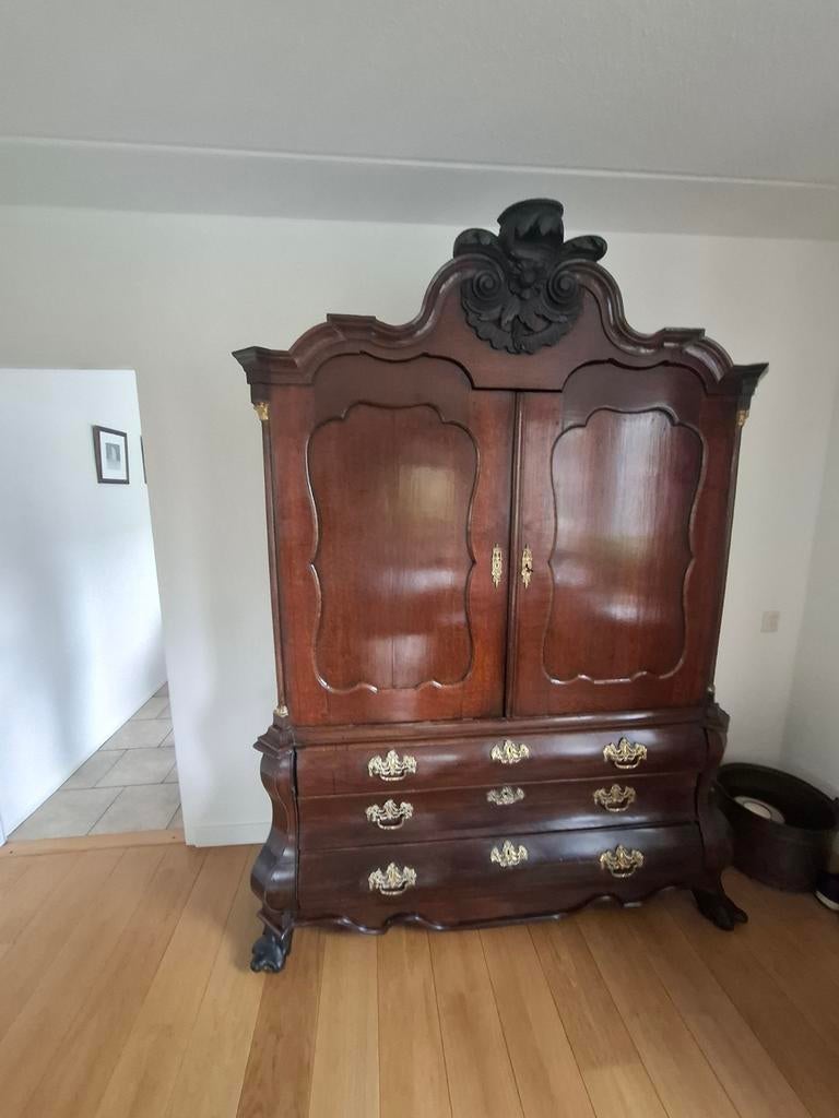 Prachtige antieke kast te koop., Ophalen