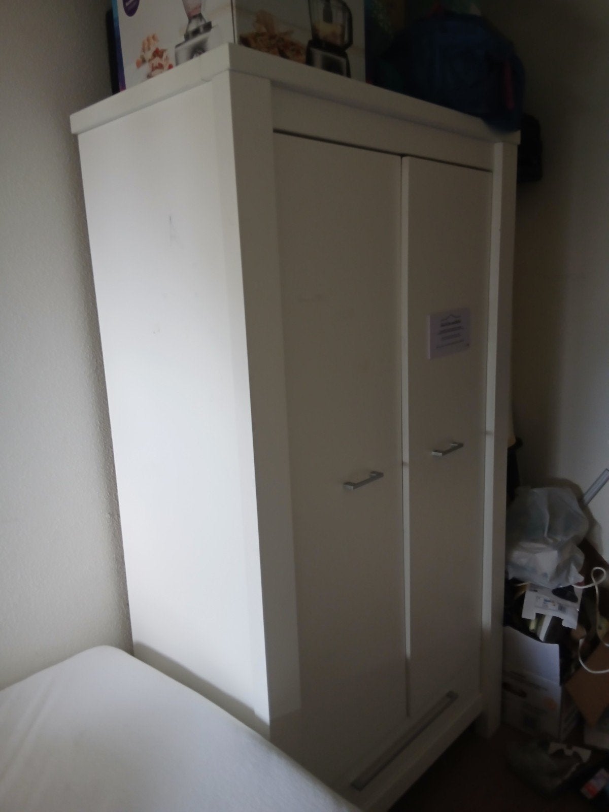 Witte kledingkast met twee deuren, Ophalen, Met deur(en), Gebruikt, 50 tot 100 cm