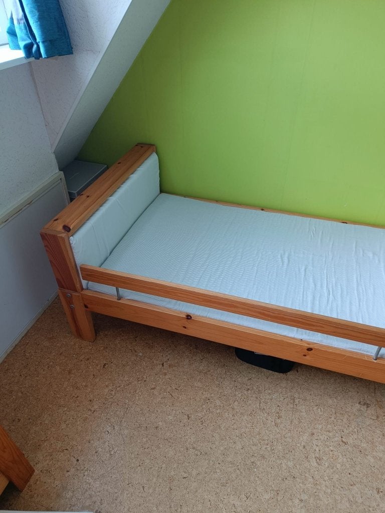 Gratis af te halen "Gebruikt Ikea kinder meegroei bed", Huis en Inrichting, Ophalen, Houtkleur gelakt, Overige maten, Overige maten