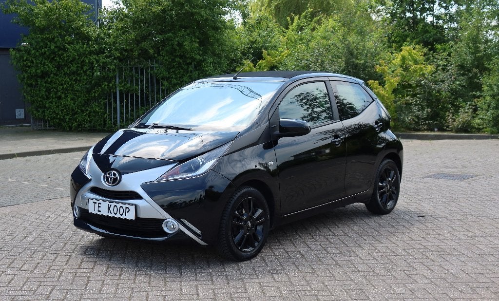 Toyota Aygo X-Wave, 5d. Airco, Open dak, Voorwielaandrijving, Stof, Euro 6, Zwart