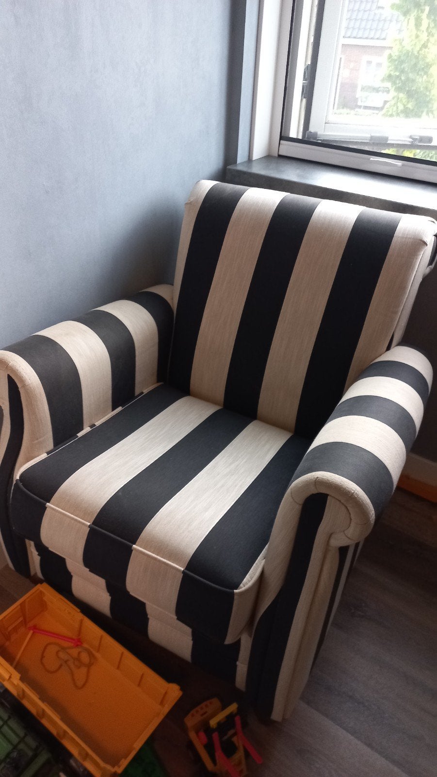 Zwart creme gestreepte fauteuil., Ophalen, Gebruikt, 75 tot 100 cm, 50 tot 75 cm