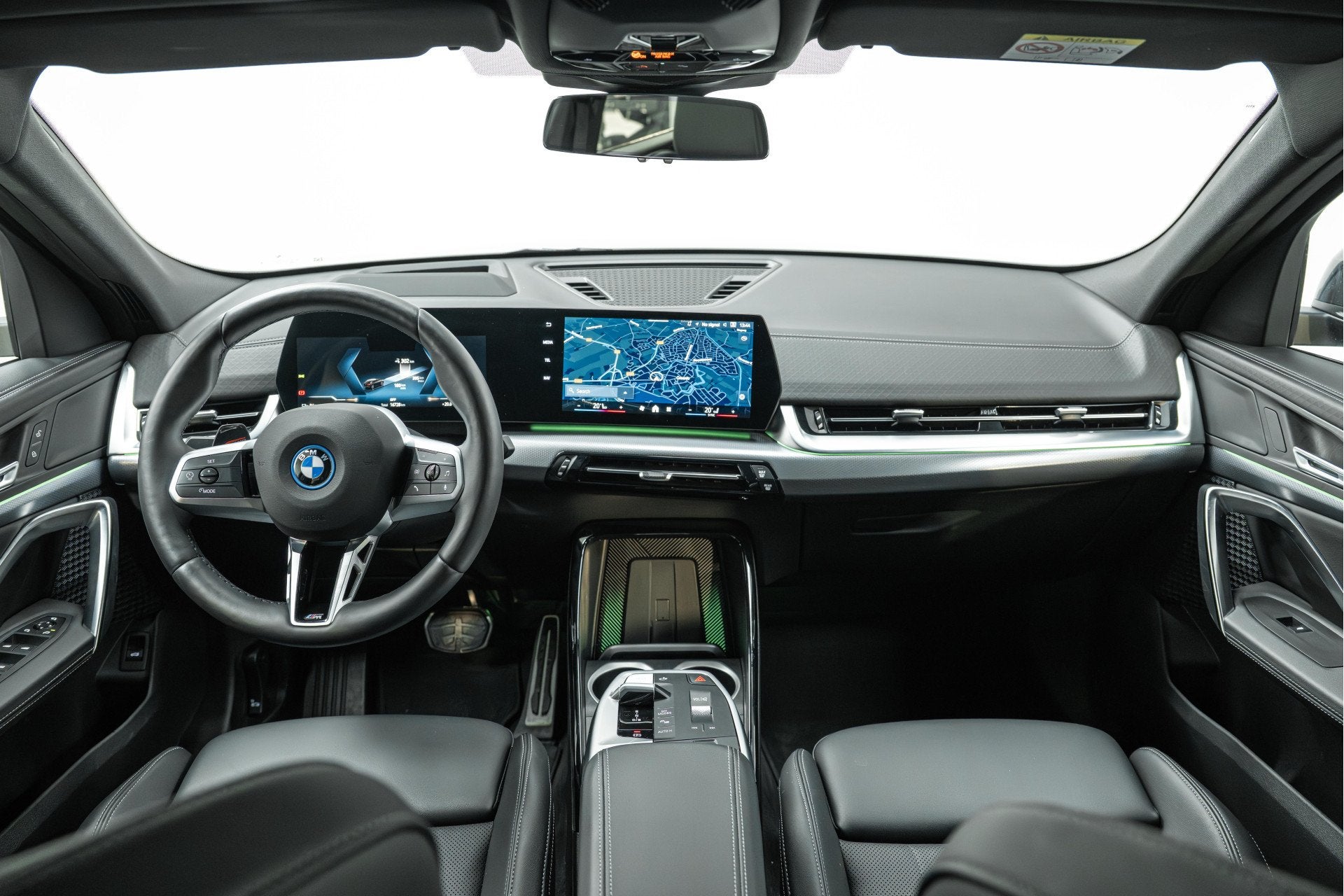 BMW iX2 xDrive30 High Executive M Sport / Sportstoelen / M A, Auto's, Automaat, Zwart, Met garantie (alle), 24 min