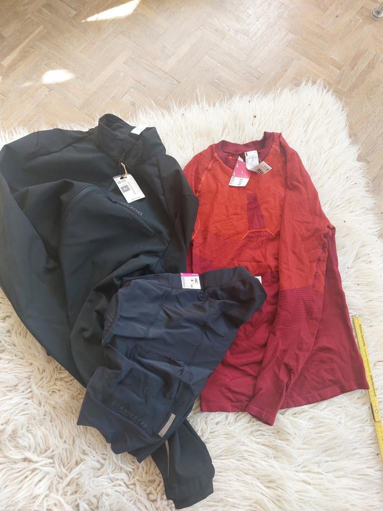 Sportkleding NIEUW. Jack, fietsbroek en shirt Van Rysel, Ophalen of Verzenden, Nieuw, Maat 56/58 (XL)