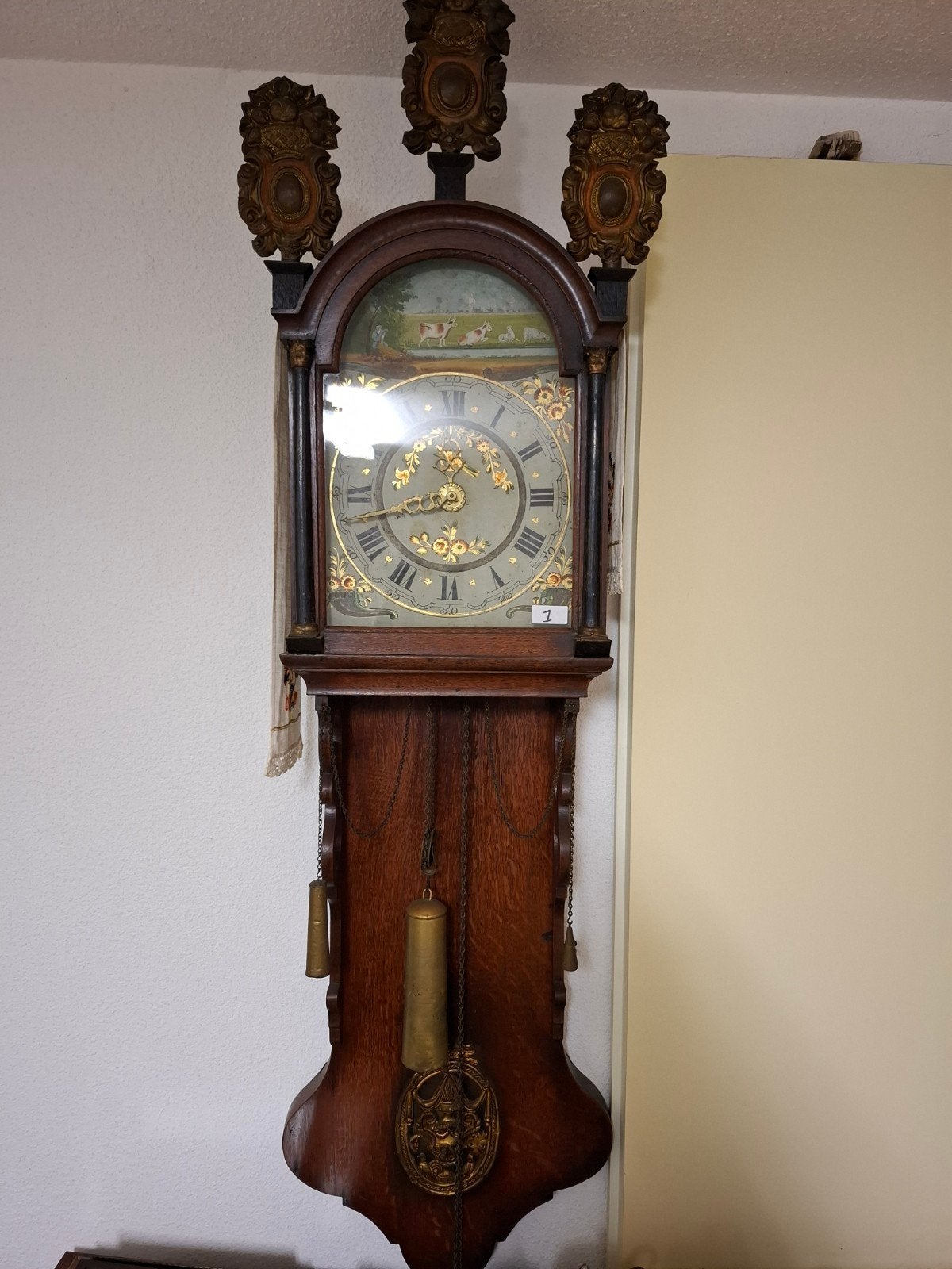 Grote Friese Staartklok 145 cm incl. ornamenten, Antiek en Kunst, Antiek | Klokken, Ophalen of Verzenden
