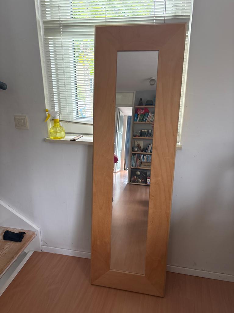 Lange spiegel met houten frame, Minder dan 50 cm, Gebruikt, Ophalen of Verzenden, 150 tot 200 cm