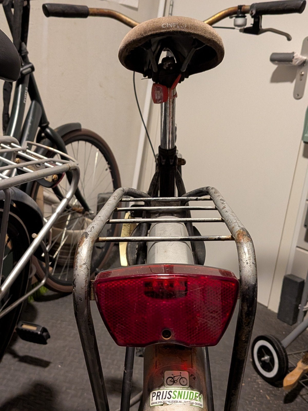 Batavus grijze stationsfiets, Ophalen, Terugtraprem, Batavus, Jaren '60 of nieuwer