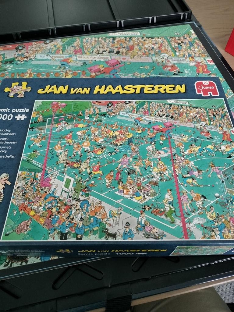 Jan van Haasteren Hockey Championships 1000 stukjes, Hobby en Vrije tijd, Denksport en Puzzels, Ophalen of Verzenden, 500 t/m 1500 stukjes