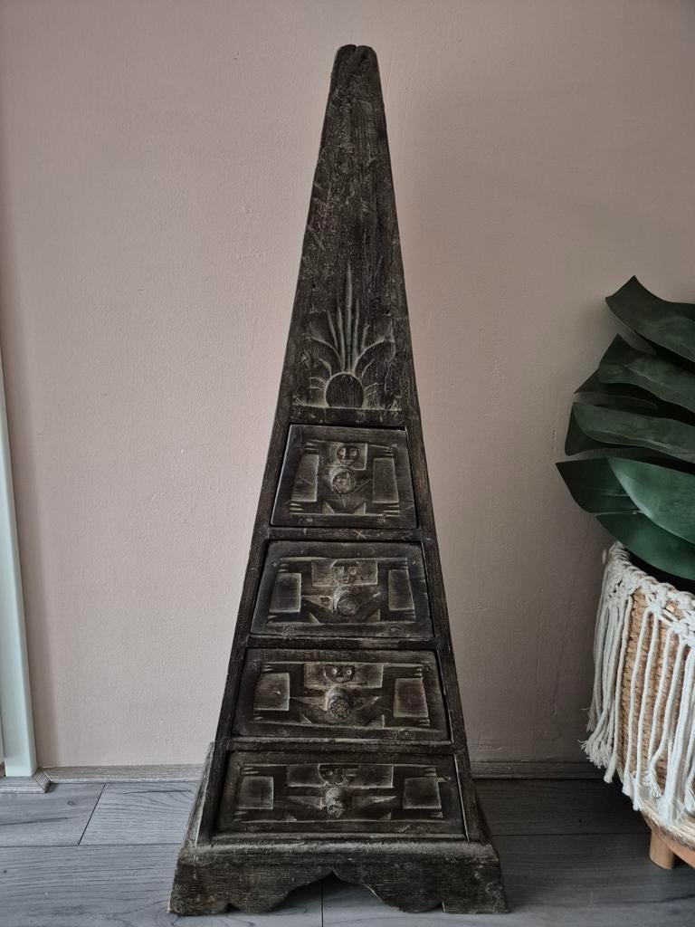 Uniek houten kastje in piramidevorm met lades, Ophalen