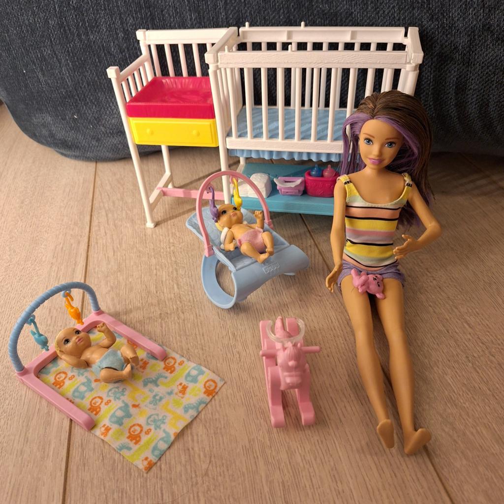 Barbie met baby's en accessoires, Kinderen en Baby's, Speelgoed | Poppen, Ophalen, Gebruikt, Barbie