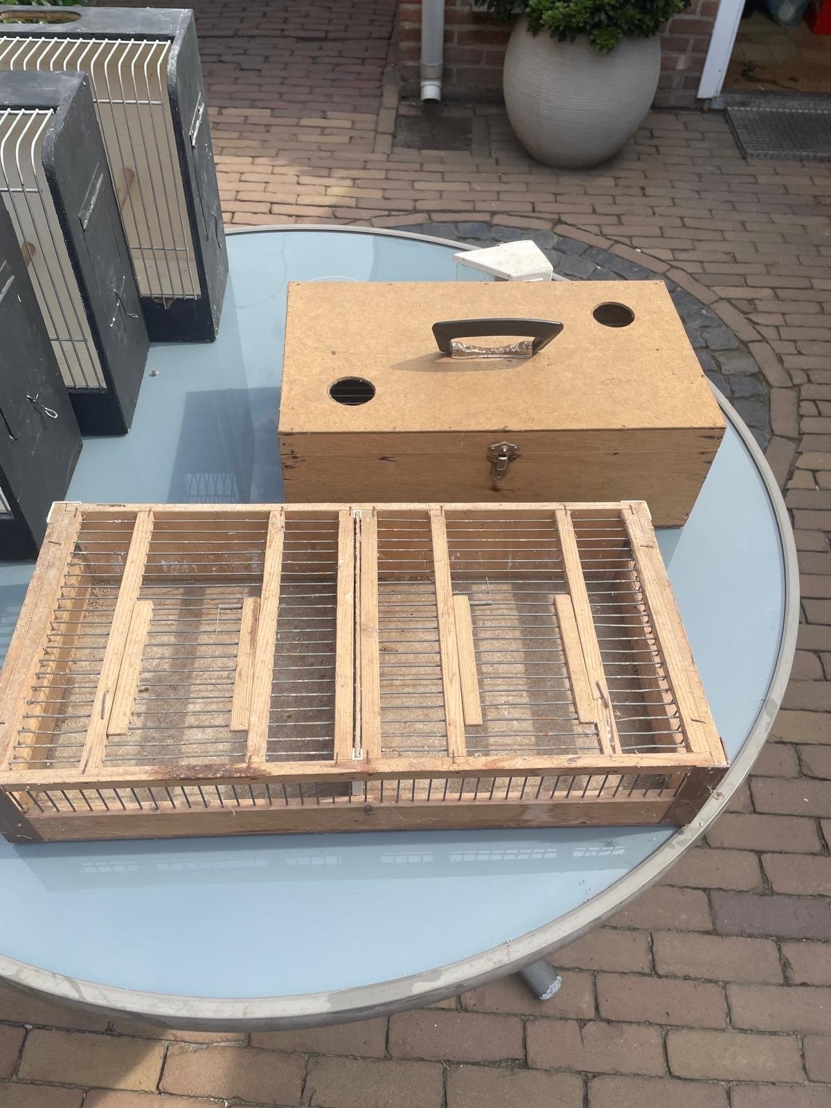 Kooien om vogels te vervoeren, Ophalen