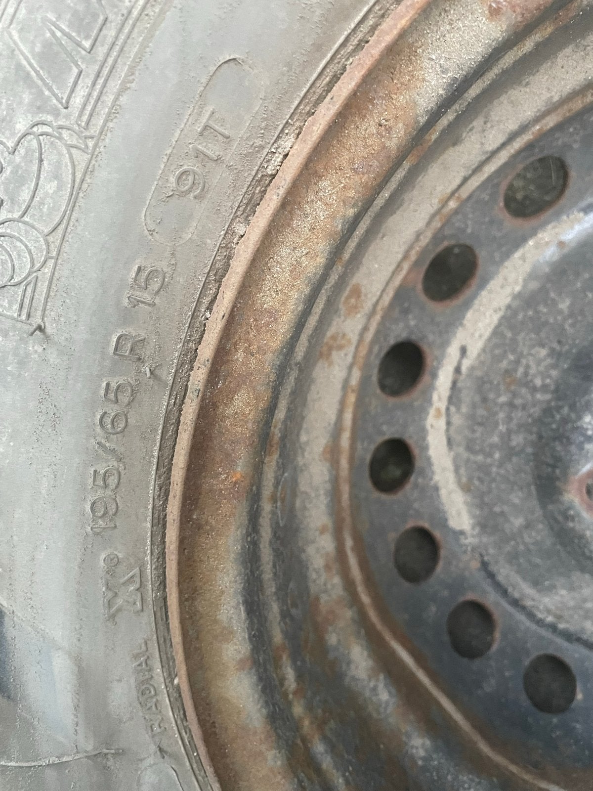 Michelin Zomerband met stalen velg 195/65 R15, Gebruikt, 15 inch, Banden en Velgen, Ophalen of Verzenden
