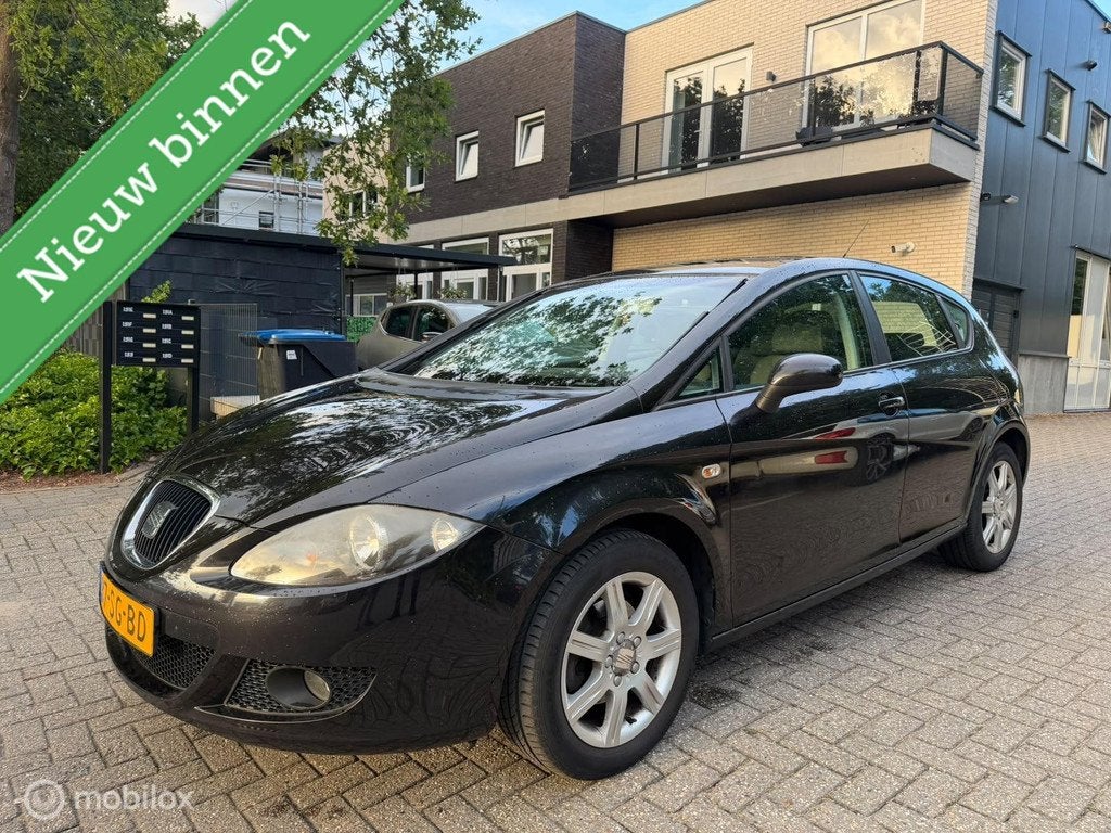 Seat Leon 1.6 |Clima|Cruise |Lm velgen|Trekhaak|Ruime apk, Auto's, Seat, Gebruikt, 4 cilinders, Leon, Zwart