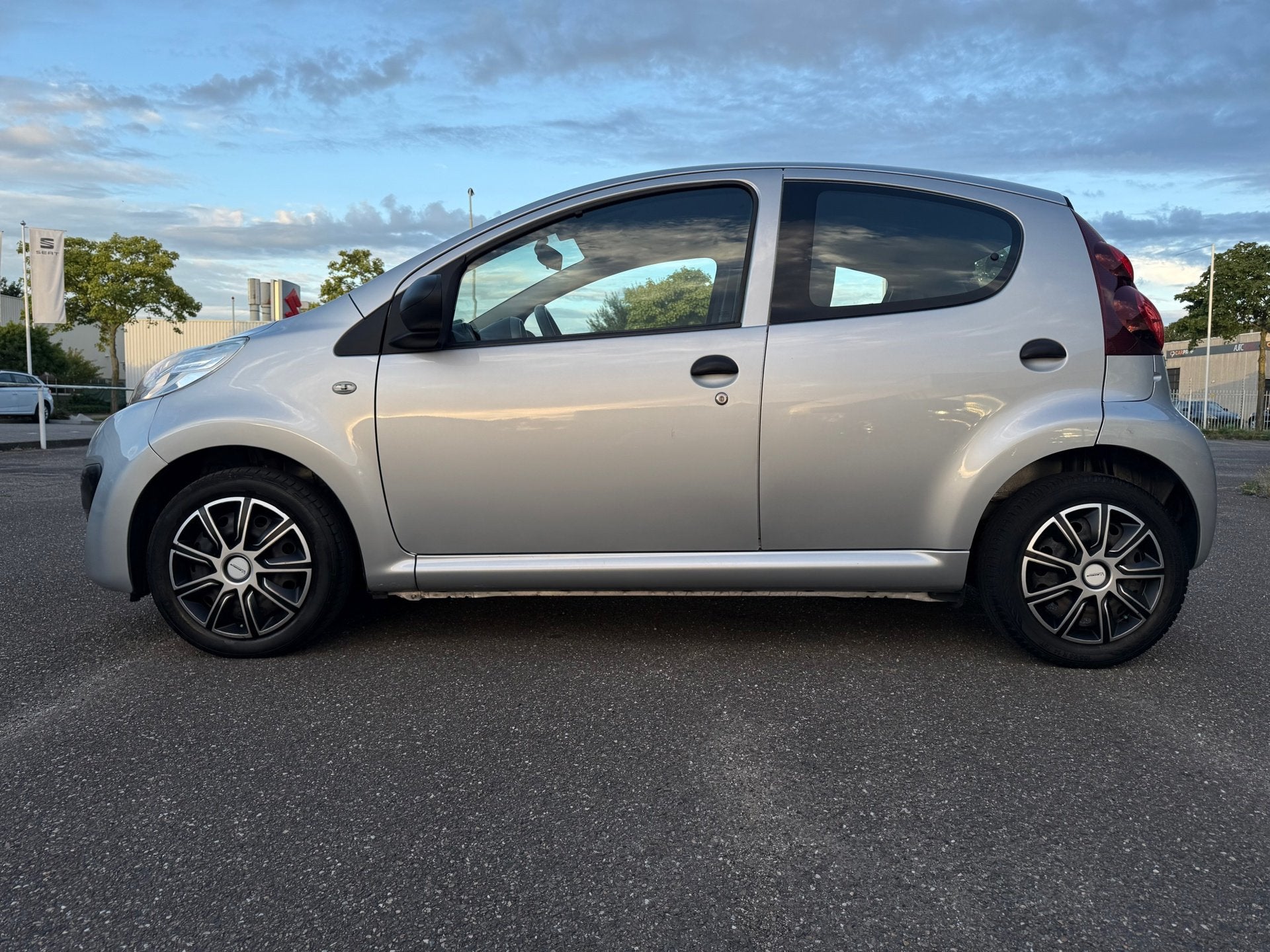 Peugeot 107 1.0 Access Accent I Airco I NAP I Carplay I, Voorwielaandrijving, Euro 5, Gebruikt, 4 stoelen
