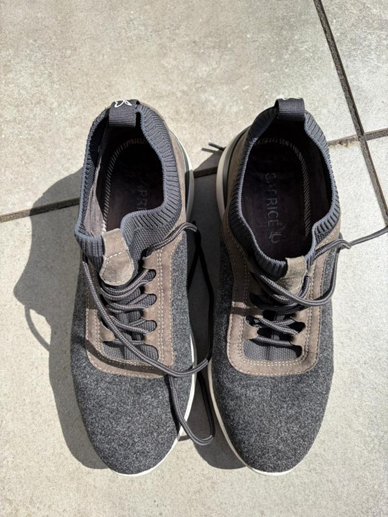 Caprice schoenen maat 39, Kleding | Dames, Ophalen of Verzenden, Grijs, Sneakers of Gympen, Zo goed als nieuw