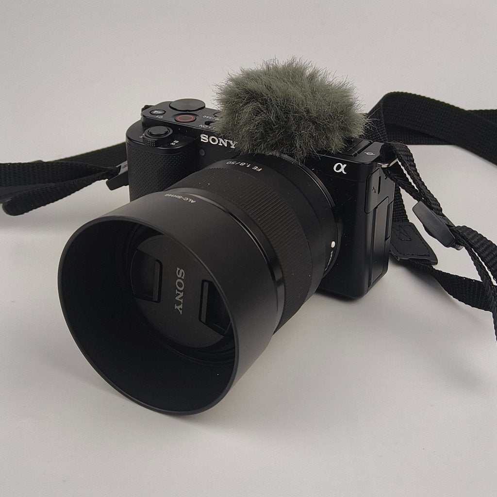 Sony ZV-E10 + FE 1.8/50 (263 clicks), 1-7-1 Konan, Minato-ku, Tokyo 108-0075 Japan, Ophalen of Verzenden, Zo goed als nieuw, Sony Corporation