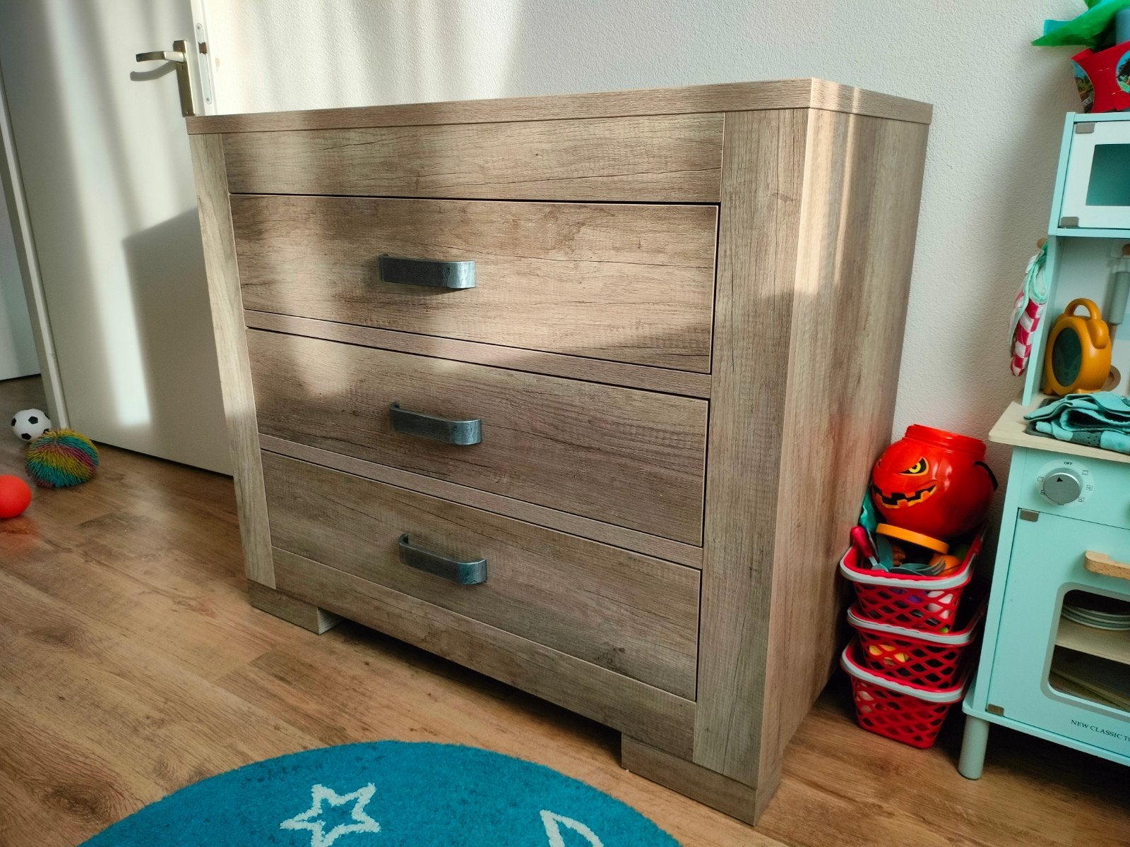 Foto 2 van Commode met 3 lades - Houtlook