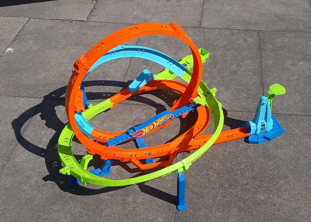 Hot Wheels racebaan met loopings, Kinderen en Baby's, Speelgoed | Racebanen, Zo goed als nieuw, Racebaan, Handmatig, Hot Wheels