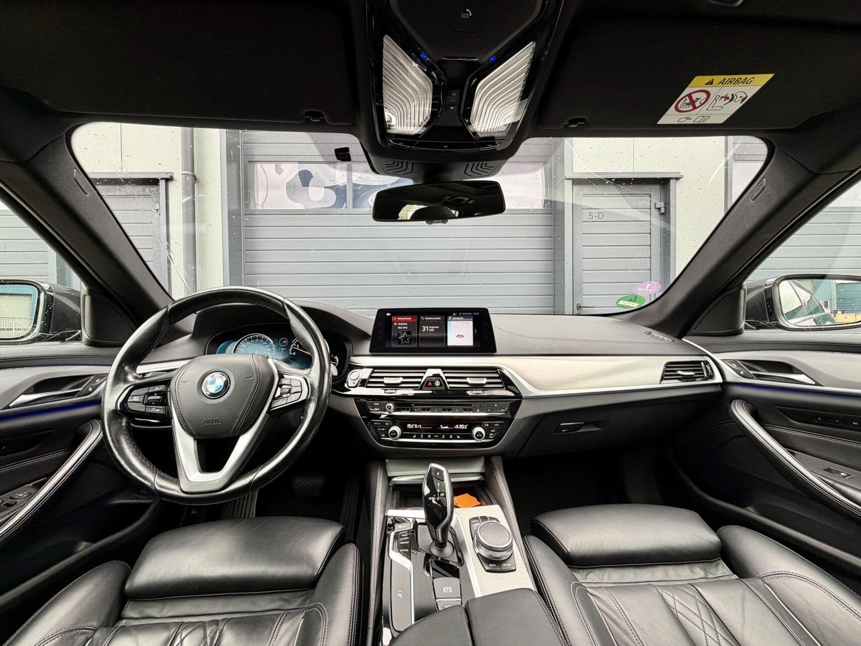 BMW 5-serie Touring 530i 252pk High Executive | Nieuwe Model, Auto's, Automaat, 1998 cc, Achterwielaandrijving, Gebruikt