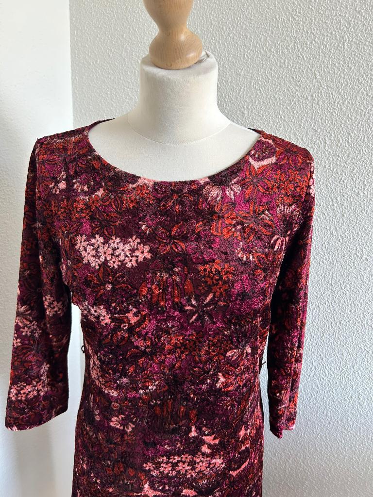 King Louie maat L velvet wijnrode Zoe dress 2534, Kleding | Dames, Jurken, Maat 42/44 (L), Ophalen of Verzenden, Zo goed als nieuw