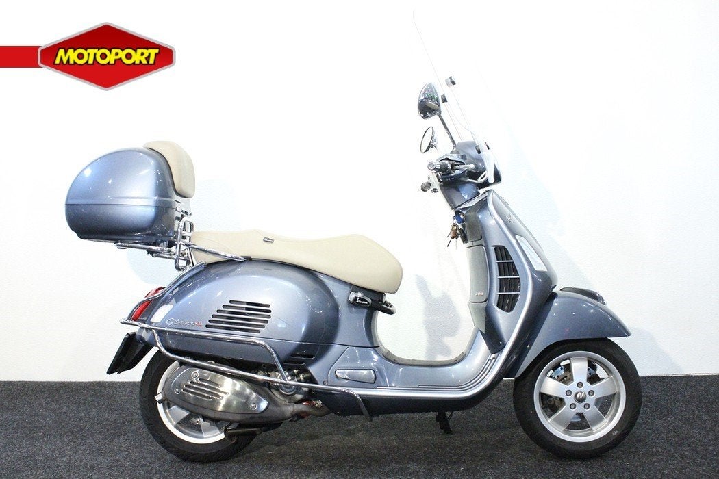 Vespa GTS 300 ABS (bj 2016), Scooter, Minervum 7272
4817 ZM  Breda, Vespa, Gebruikt