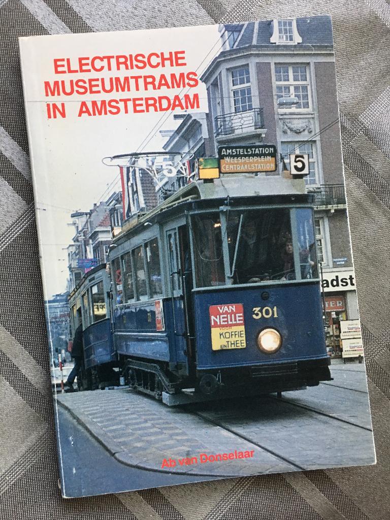 Electrische museumtrams in Amsterdam / 1988, Verzamelen, Spoorwegen en Tramwegen, Ophalen of Verzenden, Zo goed als nieuw, Tram
