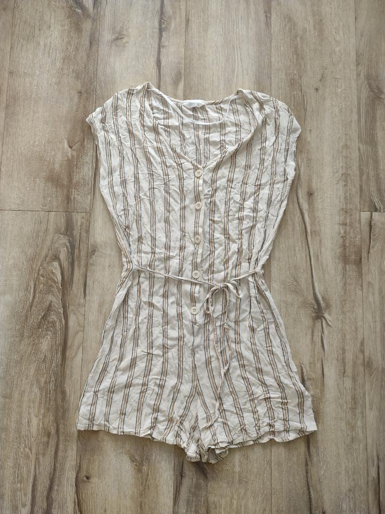 Prachtige ecru, beige playsuit met knopen, maat 38. Jumpsuit, Maat 38/40 (M), Ophalen of Verzenden, Onb, Onb