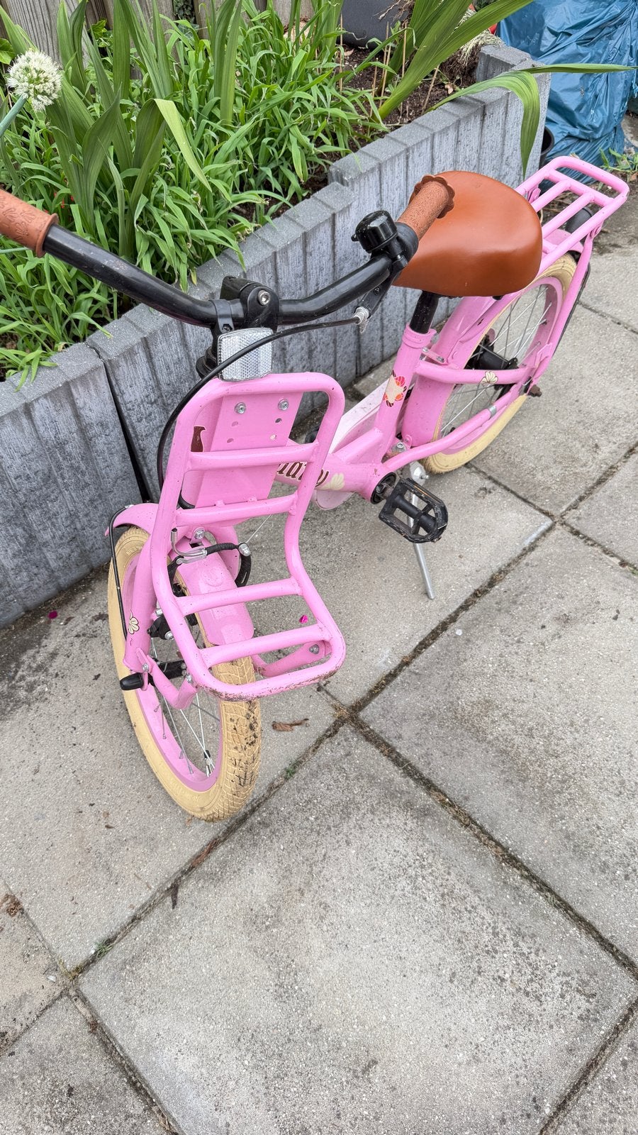 Roze kinderfiets Daisy met mandje en bagagedrager, Ophalen, Gebruikt, Terugtraprem, 16 tot 20 inch
