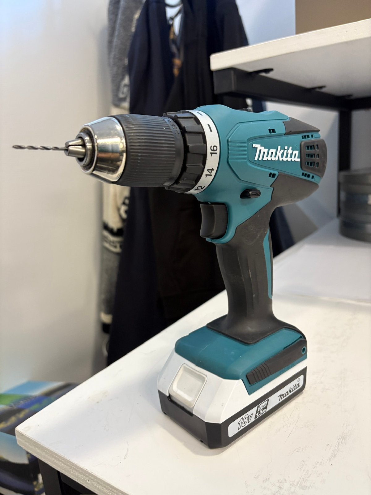Makita boormachine voor weinig, nieuwprijs 259 euro, Ophalen, Gebruikt, Boormachine