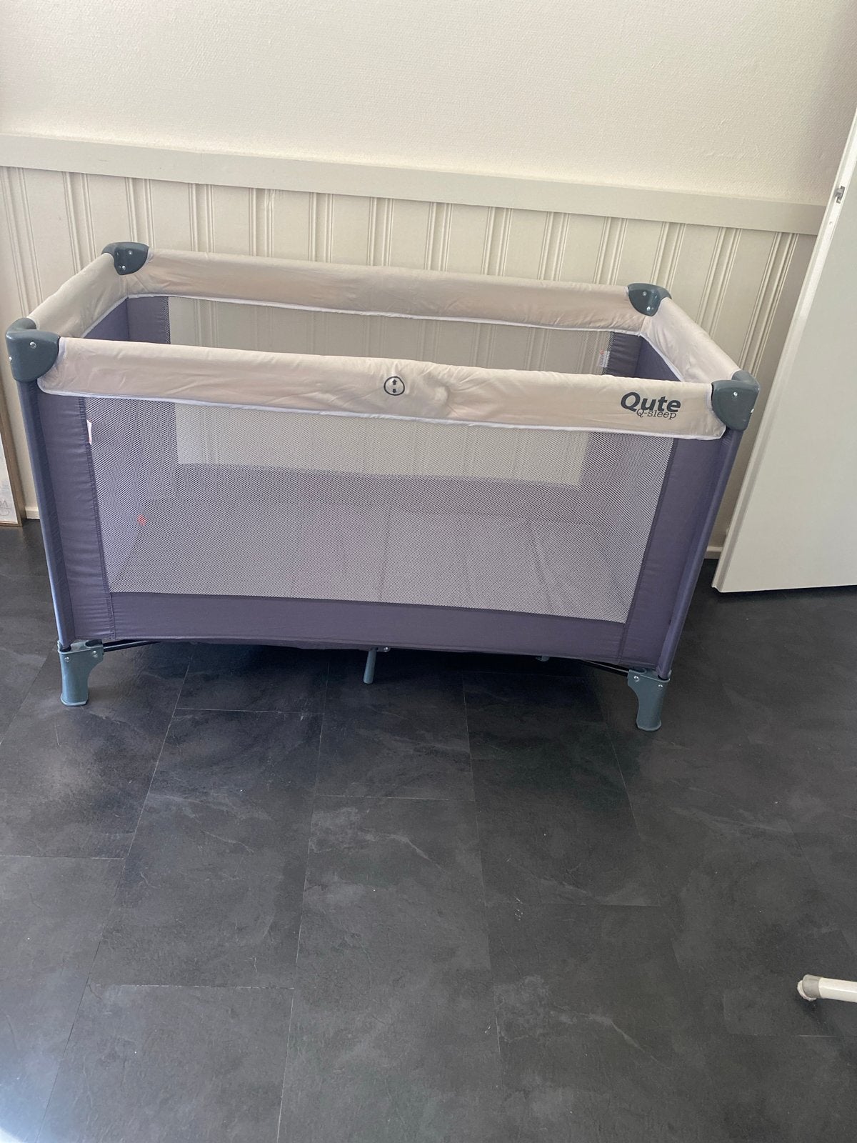 Oute Q-sleep campingbedje/box dekbed overtrek matras, Kinderen en Baby's, Ophalen, Zo goed als nieuw, Reisbedje