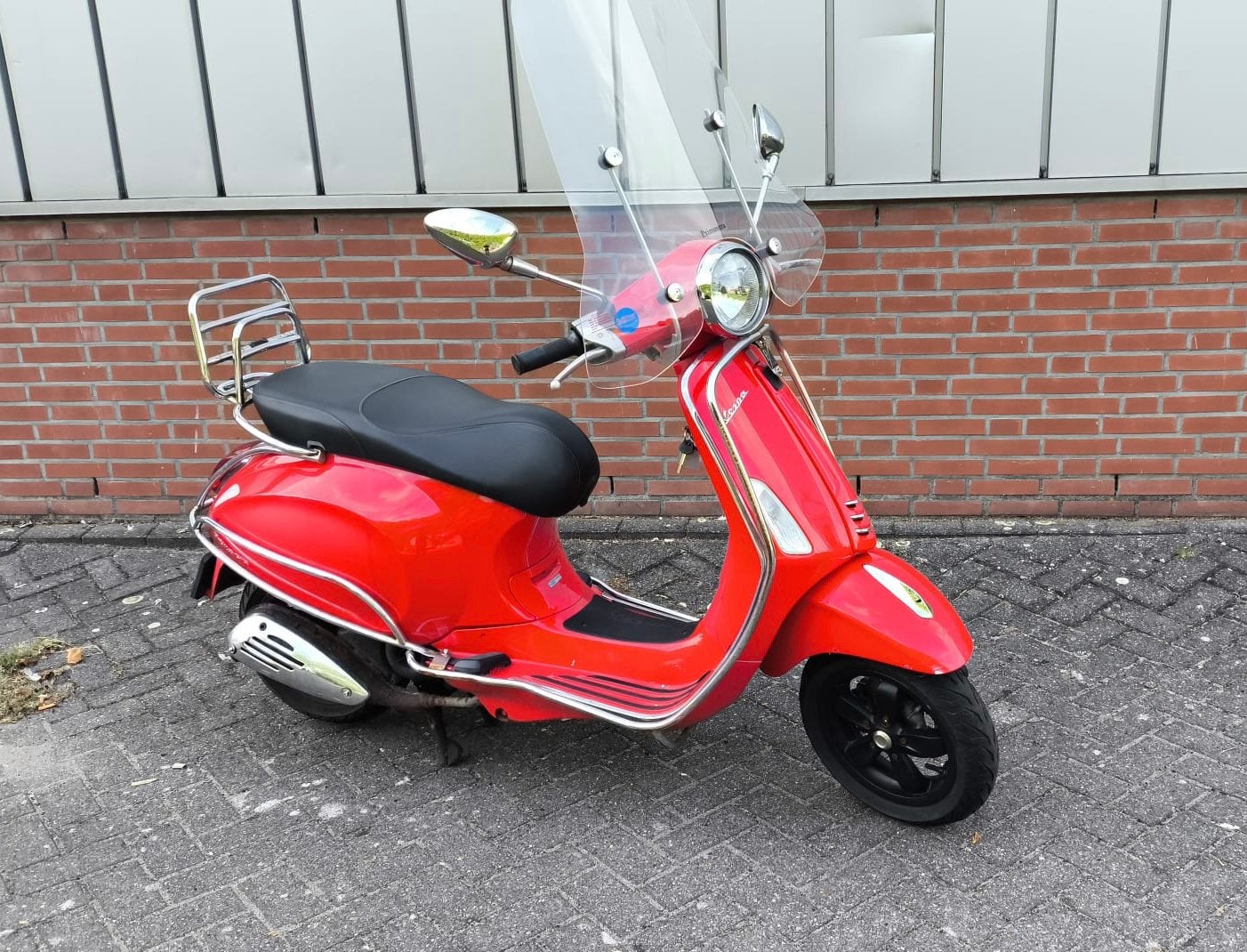 Foto 2 van Vespa primavera, blauw kenteken