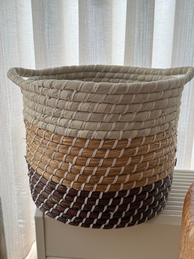 Decoratieve Mand van Riet - Beige, Bruin, Donkerbruin, Ophalen, Mand, Rond, Zo goed als nieuw