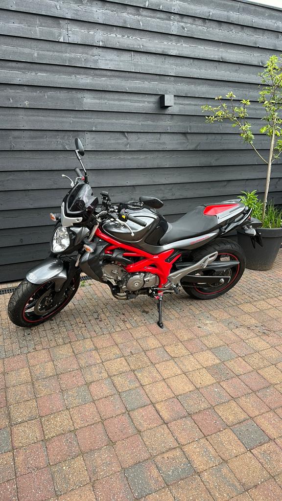 Nette Suzuki gladius 650 sfv  2015 15.047km, 2 cilinders, Occasion, Particulier, ABS