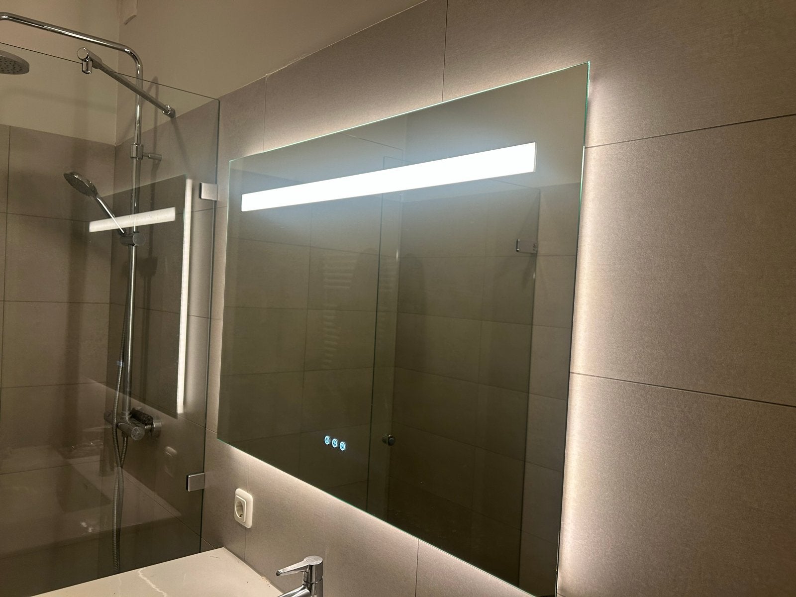 Laufen badkamerspiegel 70x100 met licht en verwarming, Ophalen, Gebruikt, Overige typen, 50 tot 100 cm