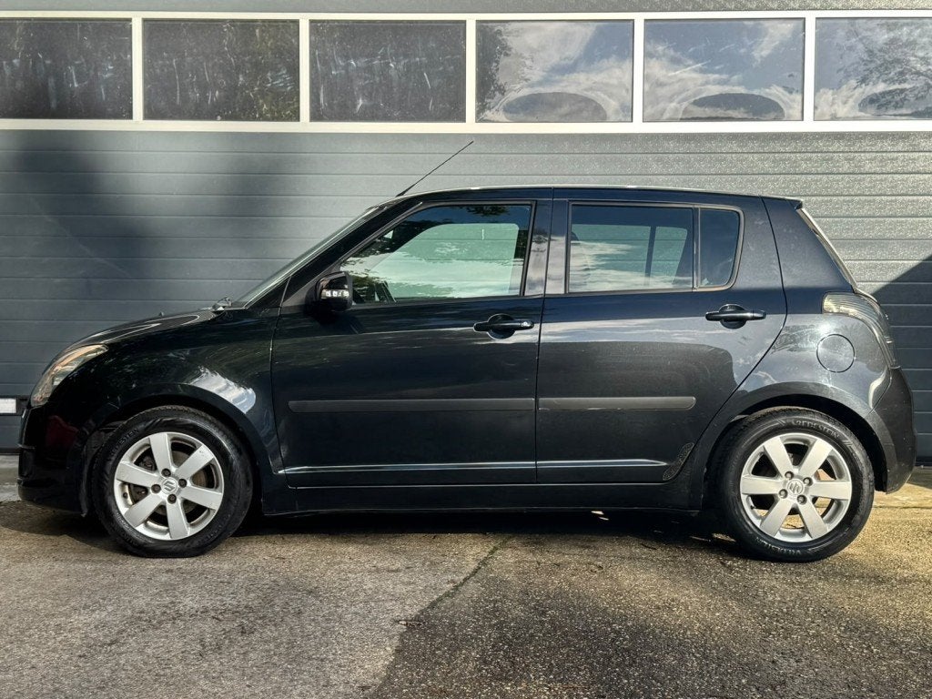 Suzuki SWIFT 1.3 LIMITED / Cruise / Trekhaak / Airco /, Auto's, Voorwielaandrijving, 400 kg, Alcantara, Origineel Nederlands