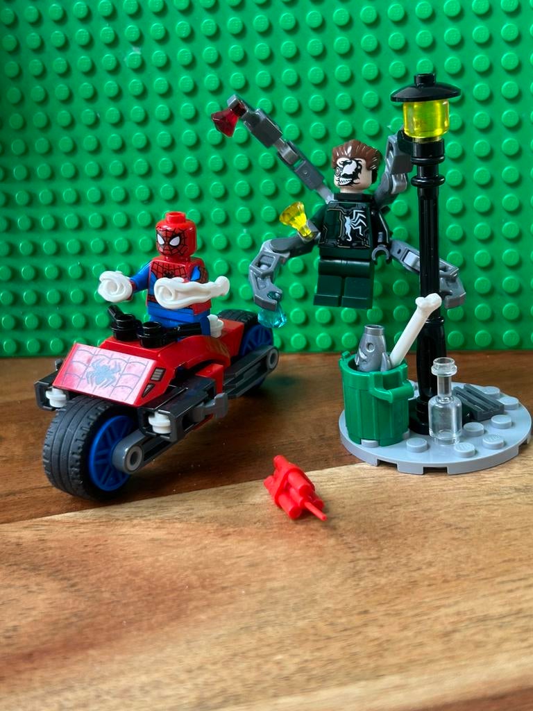 LEGO Marvel Motorachtervolging: Spider-Man vs. Doc Ock 76275, Ophalen of Verzenden, Zo goed als nieuw