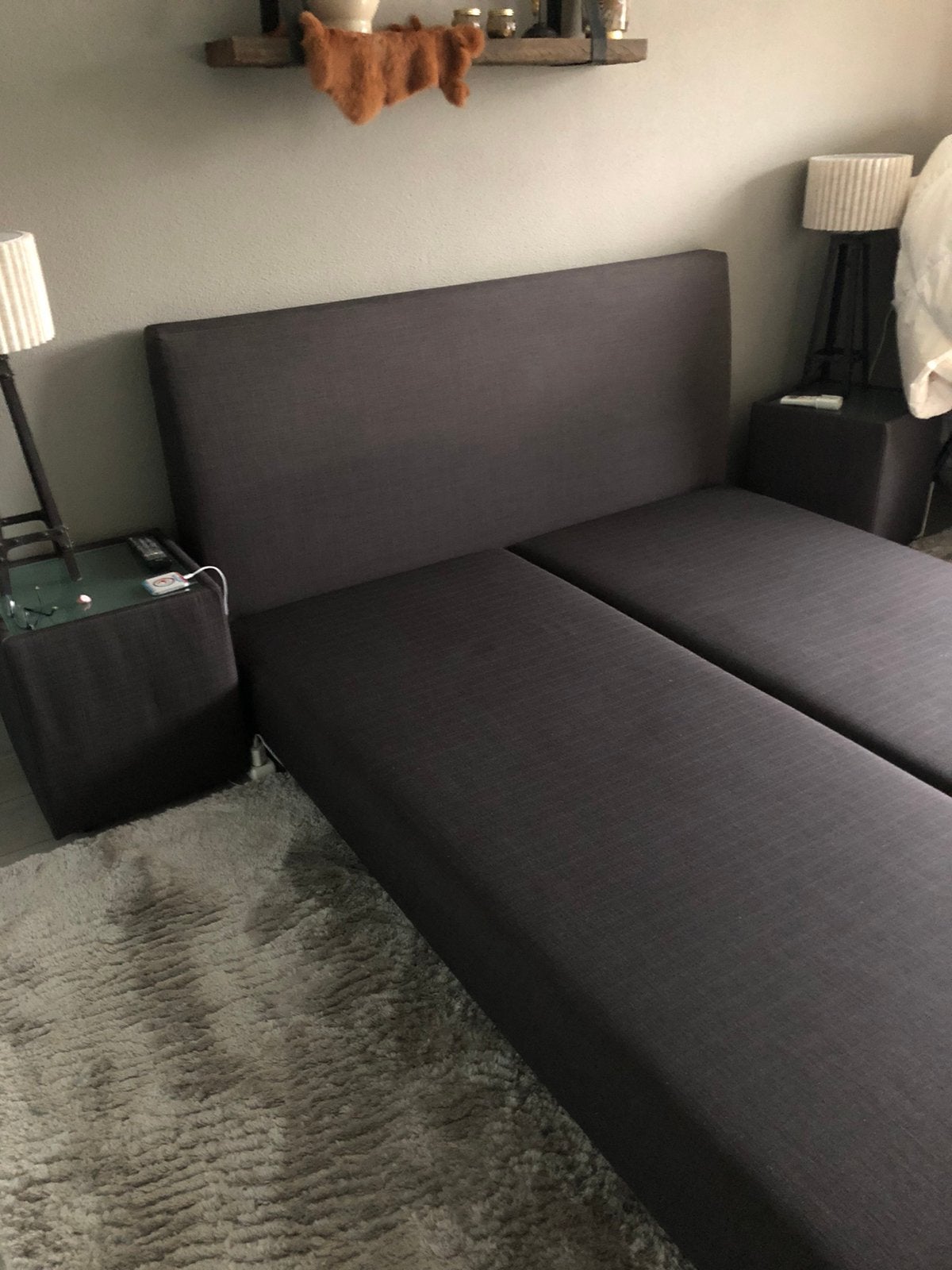 Boxspring bed 160x200 + 2 nachtkastjes in goede staat, Ophalen, Tweepersoons, Zo goed als nieuw, Grijs