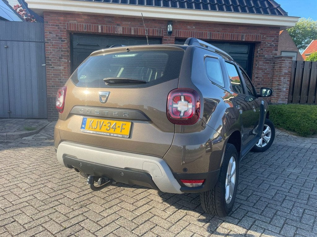 Dacia Duster 1.3 TCe Comfort 130PK HOGE INSTAP TREKHAAK NAVI, Auto's, Dacia, Gebruikt, Zwart, 4 cilinders, 1333 cc