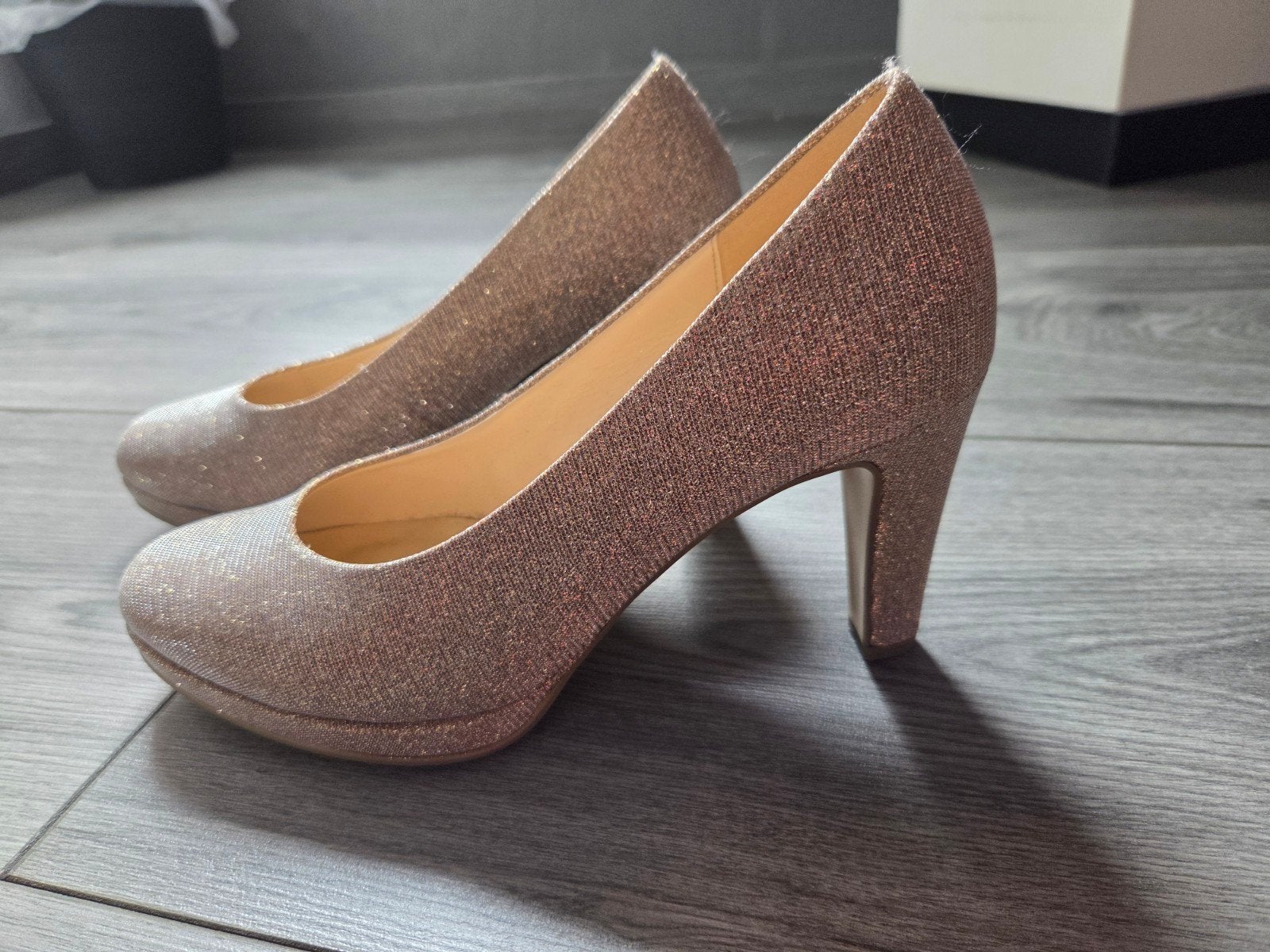 Goudkleurige pumps maat 39, Verzenden, Zo goed als nieuw, Overige kleuren