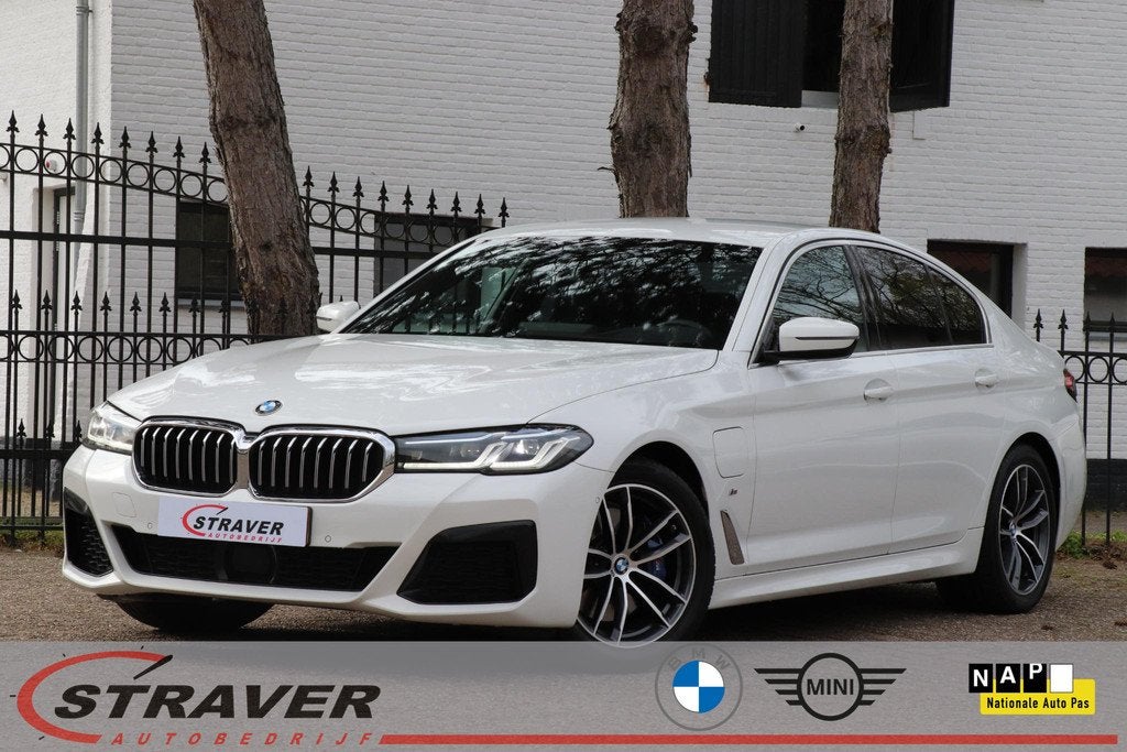 BMW 5-serie 530e Executive |M-sport |Head-up |Driving Assist, Auto's, Achterwielaandrijving, Gebruikt, 4 cilinders, Wit