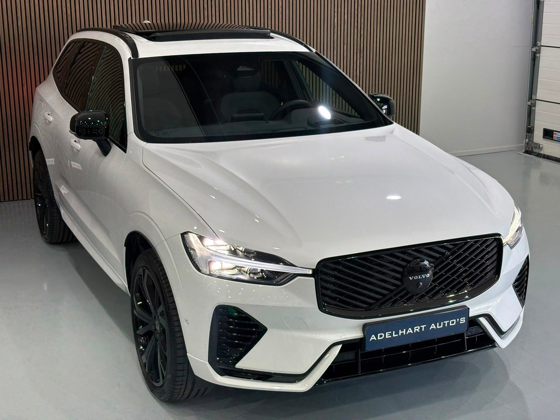 Volvo XC60 2.0 T8 Plug-in hybrid AWD Ultra Black Edition 455, Auto's, Automaat, Adaptive Cruise Control, Zwart, 4 cilinders