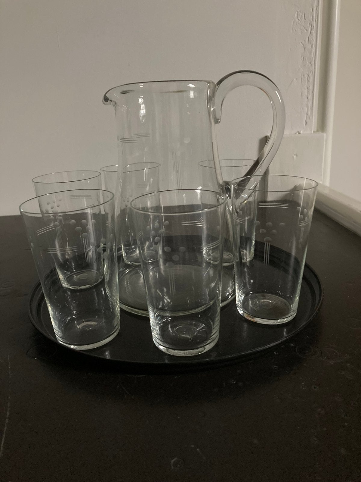 Vintage Retro bewerkte geslepen schenkkan met 6 glazen, Huis en Inrichting, Ophalen, Glas of Glazen, Vintage, Glas