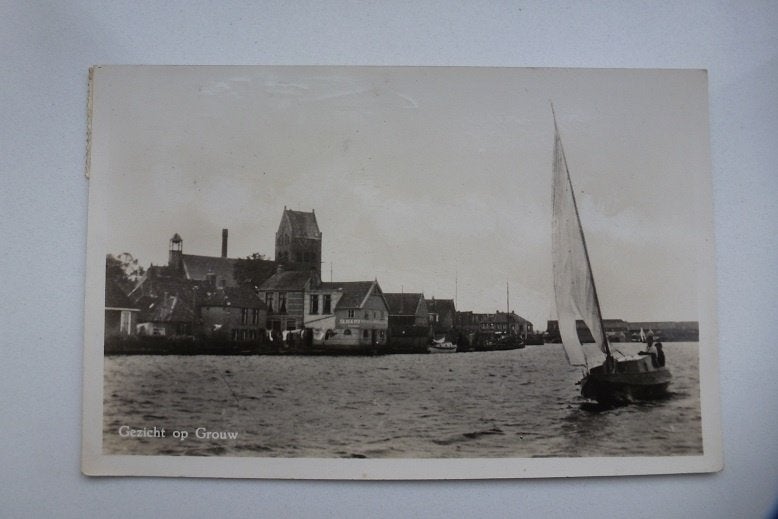 1949 GROUW gezicht op kerk Oostergo zeilboot Grou, Ophalen, 1940 tot 1960, Gelopen, Friesland