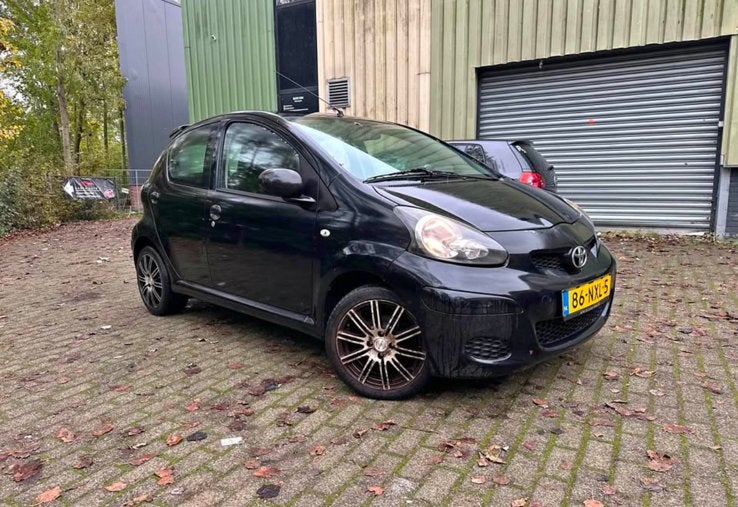 Toyota Aygo 1.0 12V Vvt-i 5DRS 2010 Zwart, Auto's, Voorwielaandrijving, 4 stoelen, Origineel Nederlands, Bedrijf