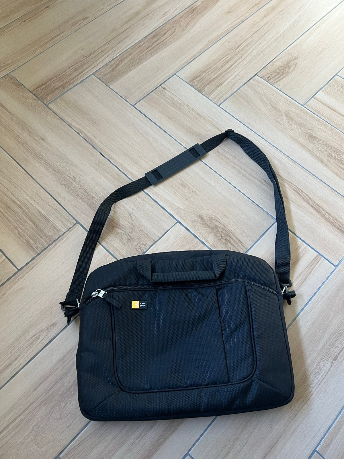 Case Logic laptoptas - Zo goed als nieuw, Gevoerd laptopvak, Ophalen of Verzenden, Zo goed als nieuw, 14 inch