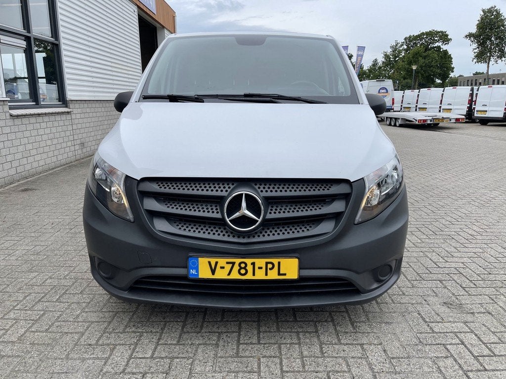 Mercedes-Benz Vito 111 CDI Lang L2H1 / rijklaar € 16.950 e, Auto's, Bestelauto's, Voorwielaandrijving, Stof, Gebruikt, 4 cilinders