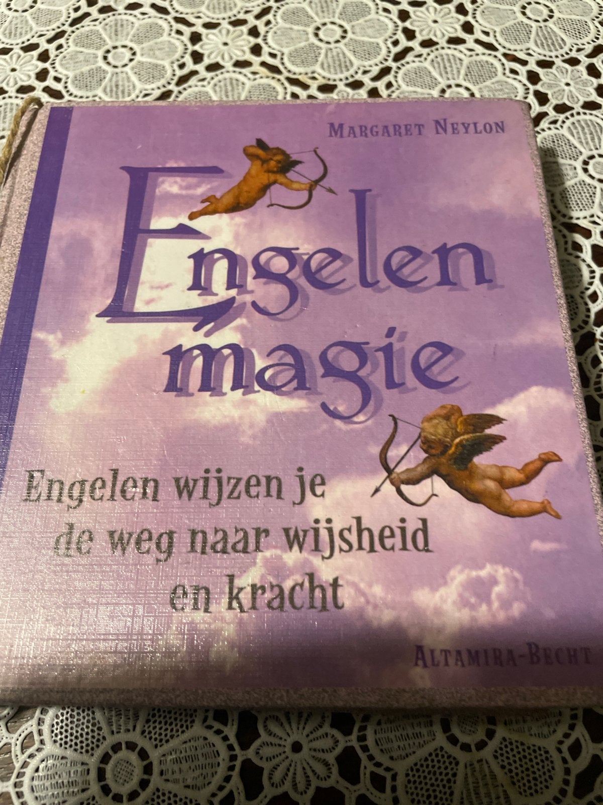 Engelenmagie: Engelen wijzen je de weg naar wijsheid en krac, Ophalen of Verzenden, Zo goed als nieuw, Spiritualiteit algemeen