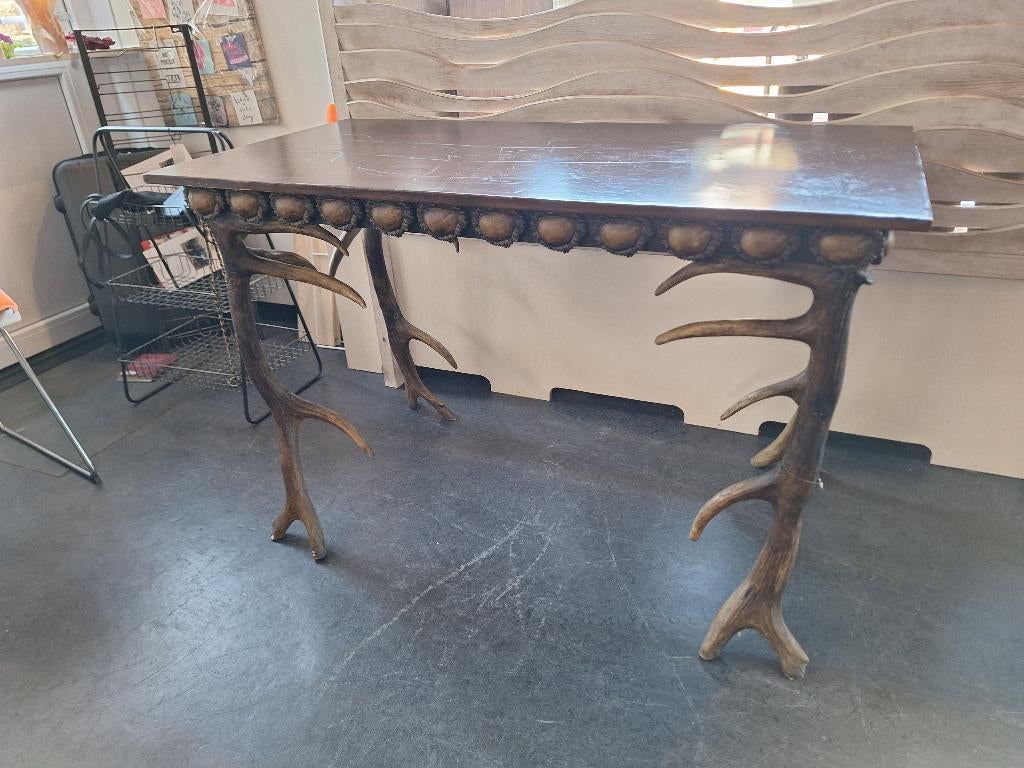 Unieke sidetable met hoornen pootjes, Huis en Inrichting, Tafels | Sidetables, Ophalen, Overige materialen, 100 tot 150 cm, Onbekend