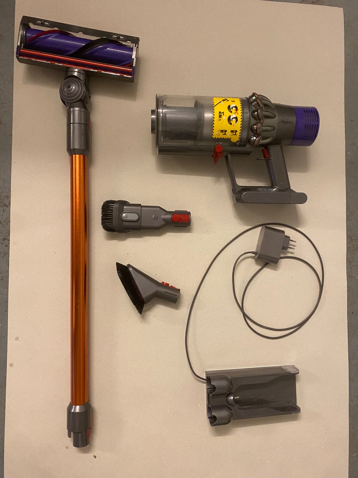 Dyson v10 gebruikt maar goed werkend, Ophalen, Draadloos, Gebruikt, Dyson