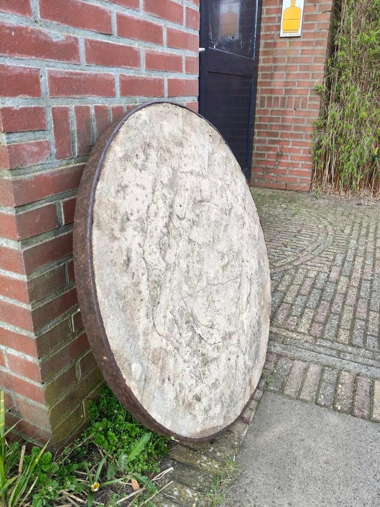 Betonnen putdeksel met ijzeren rand 90 cm, Doe-het-zelf en Verbouw, Ophalen, Gebruikt