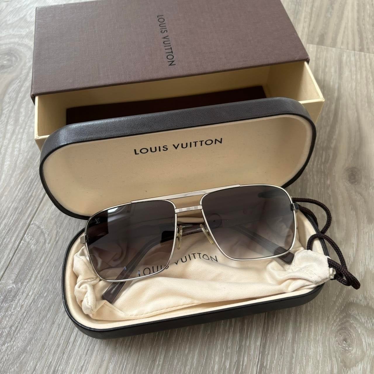 Louis vuitton zonnebril nieuw, Sieraden, Tassen en Uiterlijk, Overige merken, Zonnebril, Zwart, Nieuw